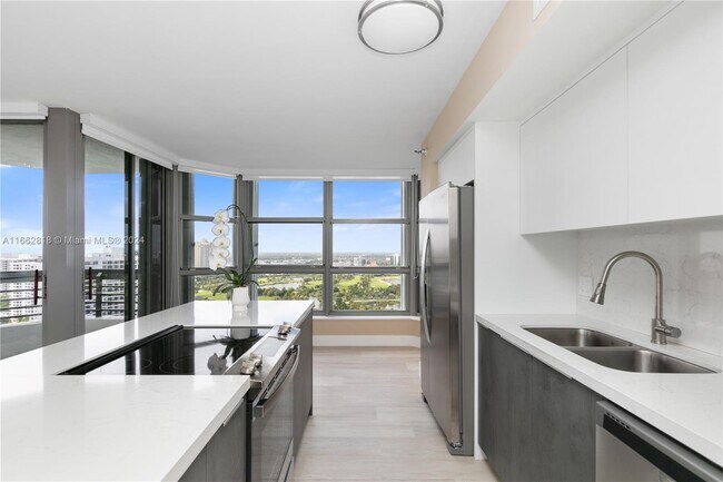 Building Photo - 3500 Mystic Pointe Dr
