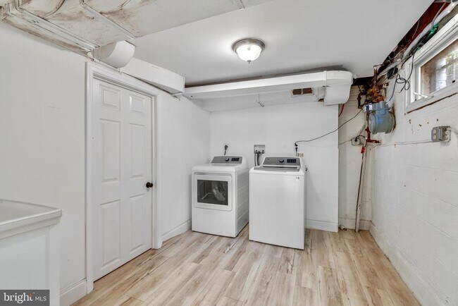 Building Photo - 2400 S Arlington Ridge Rd