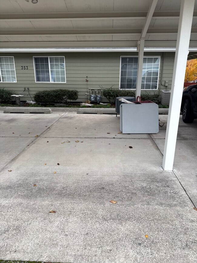 Building Photo - Great 55+ Condo