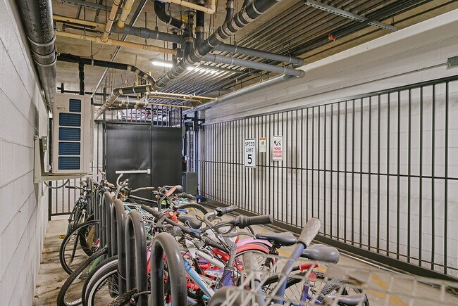 Building Photo - Avery