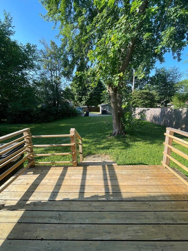 Building Photo - Three Bedroom Single Family Home Near Loeb Stadium