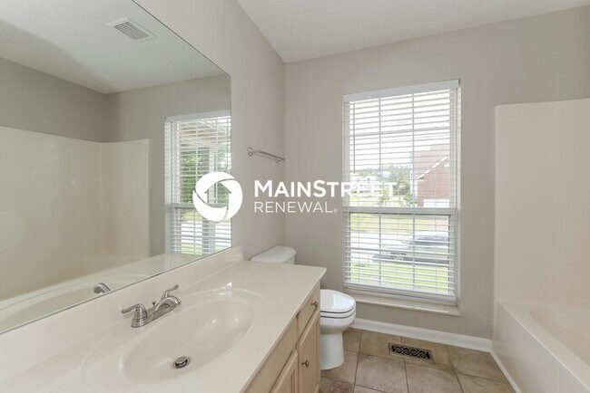 Building Photo - 4 Bedroom Pet-Friendly Home in Antioch, TN...