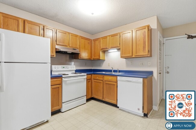 Building Photo - Fully Furnished 2BR Condo in Hilton Head’s North End – $150 Off First Month’s Rent!