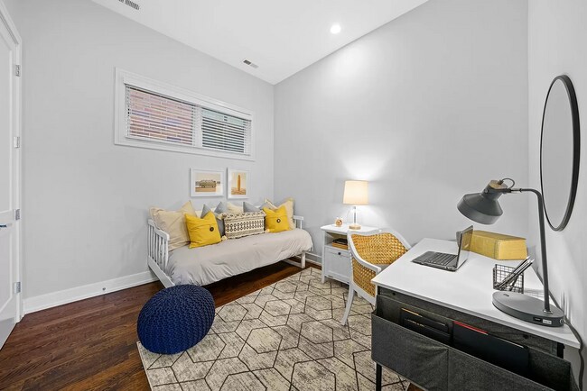 Building Photo - 1085 N Marshfield Ave