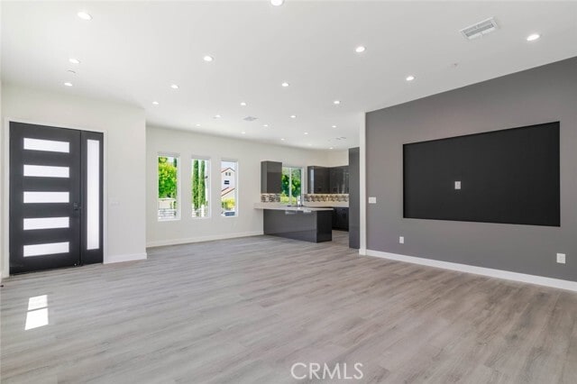 Building Photo - 10654 Nassau Ave