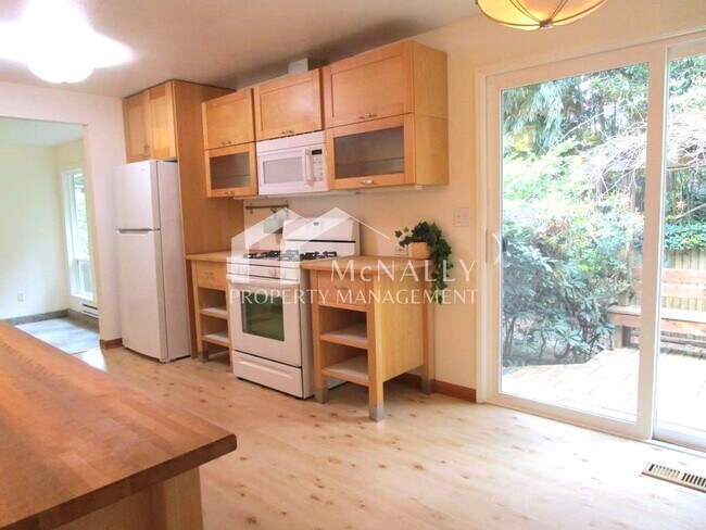 Building Photo - Lovely 3 Bedroom 1 Bath Home in Gig Harbor