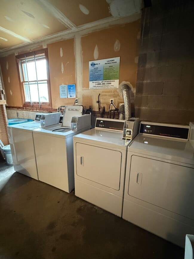 Building Photo - 490 Burritt St