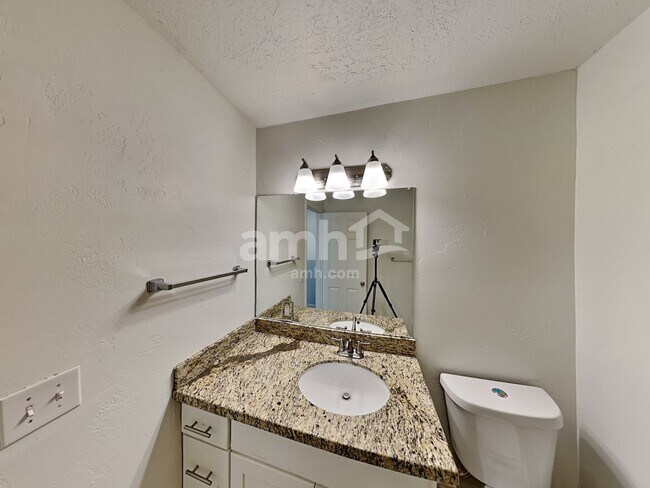 Building Photo - 5956 S Stone Flower Way