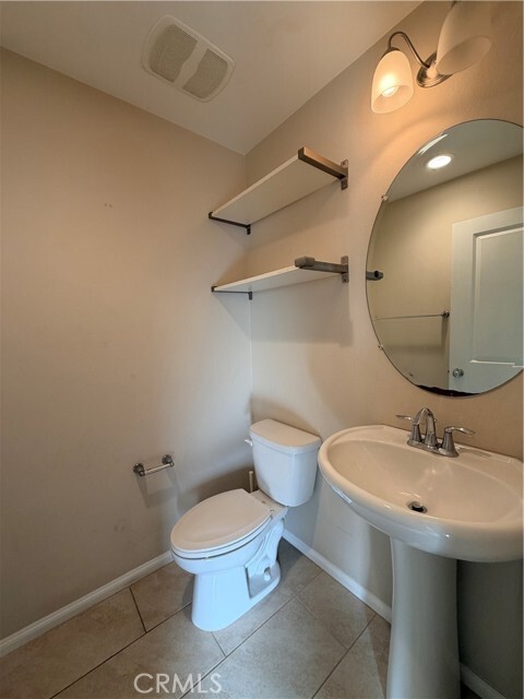 Building Photo - 422 W Rte 66