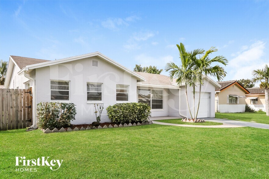 Building Photo - 8800 SW 10th St