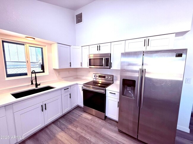 Building Photo - 1009 E Chipman Rd