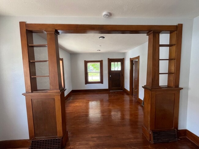 Building Photo - Completely remodeled!