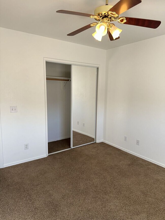 Building Photo - Unfurnished Pool Home