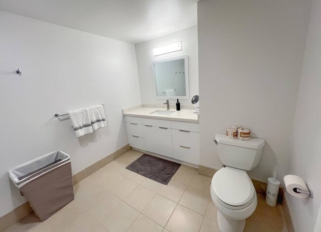 Building Photo - 909 Kapiolani Blvd