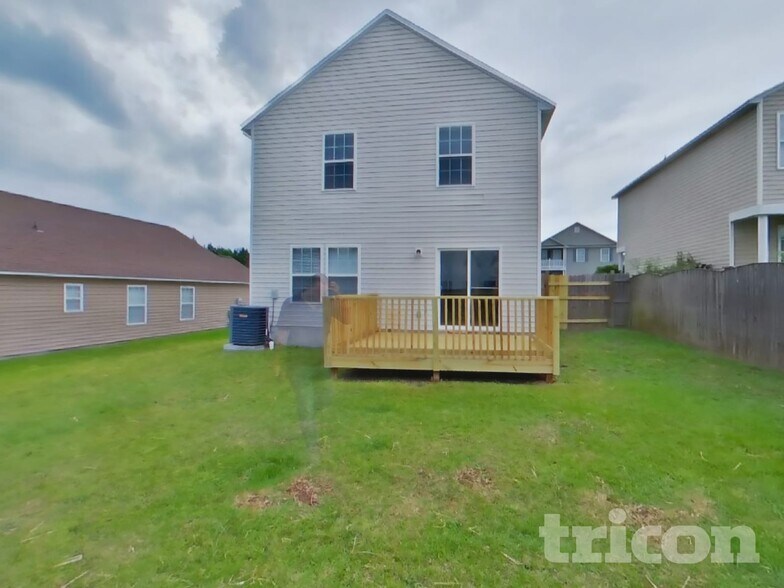 Building Photo - 123 Bruin Dr