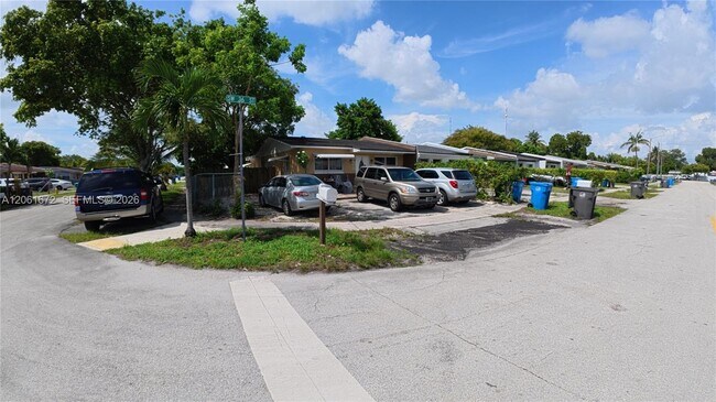 Building Photo - 5400 SW 36th St