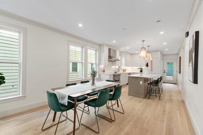 Building Photo - 8 Holly Ave