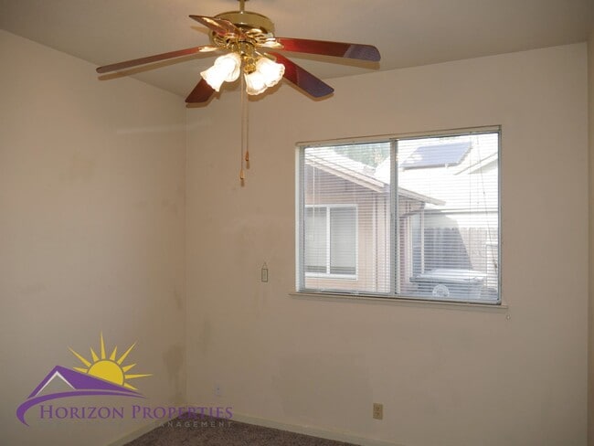 Building Photo - 9472 Clementine Way