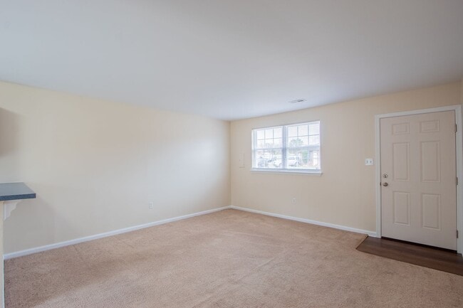 Building Photo - Great - 2 BEDROOM - Bright Open Floor Plan !!