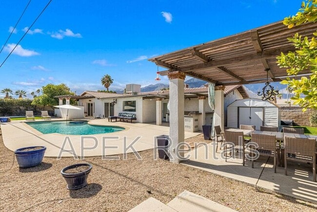 Building Photo - 2290 N Victoria Rd