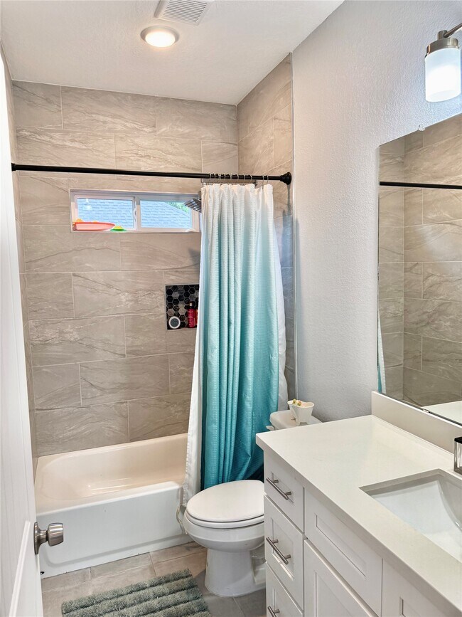 Building Photo - 17501 Deer Creek Dr