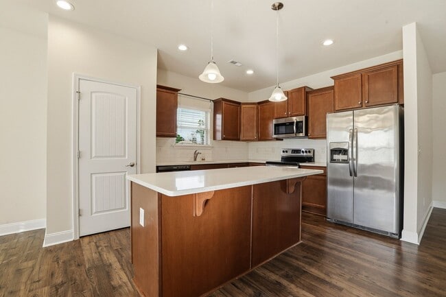 Building Photo - 52 Woodwater Cir