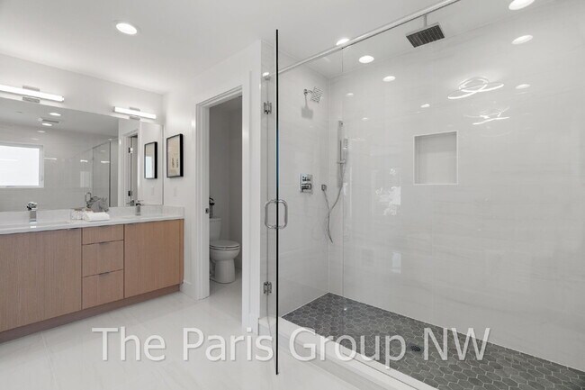 Building Photo - Stunning 2024 Built Downtown Kirkland Luxe Home for Rent! 3br/3.5ba/2410sf