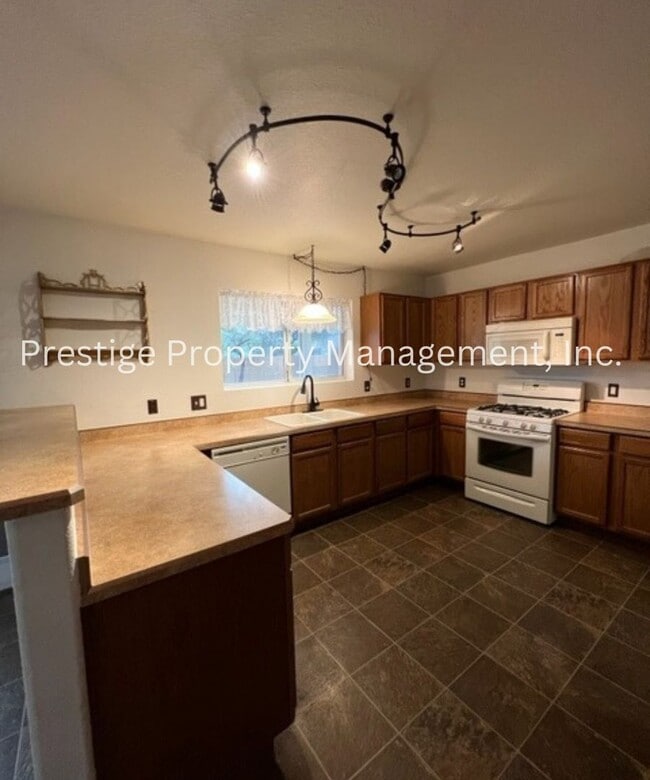 Building Photo - Large Sahuarita home in a cul-de-sac!
