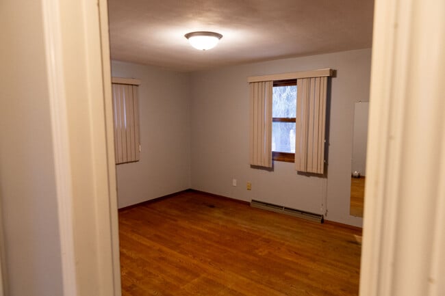 Building Photo - N1614 Meadowview Dr