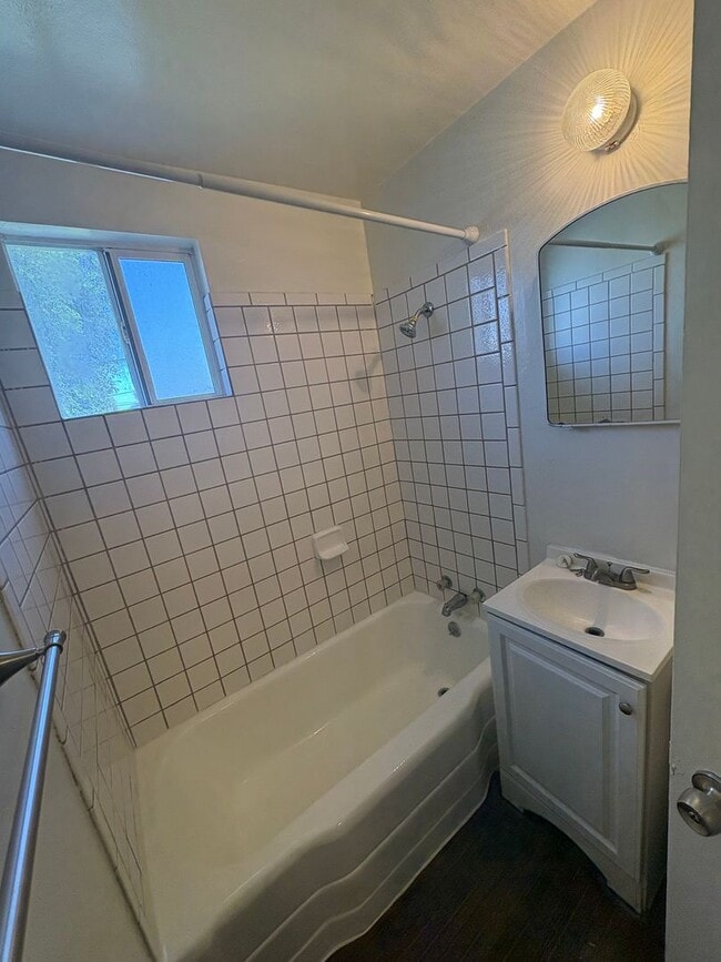 Building Photo - Cozy Home On Spacious Lot near Ballpark Rent Ready!