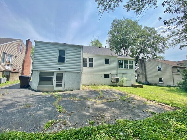 Building Photo - Adorable Remodeled 3 Bedroom Cape Cod!