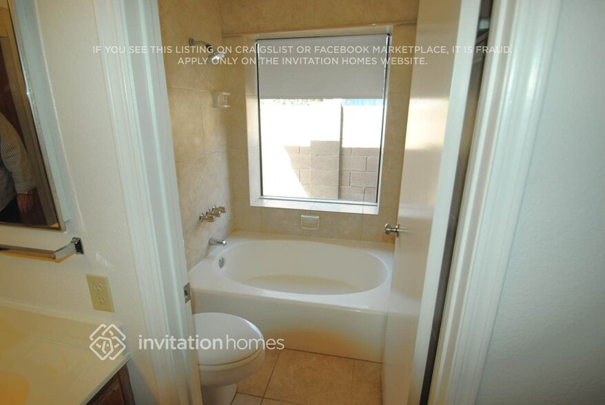 Building Photo - 6628 N 48th Dr