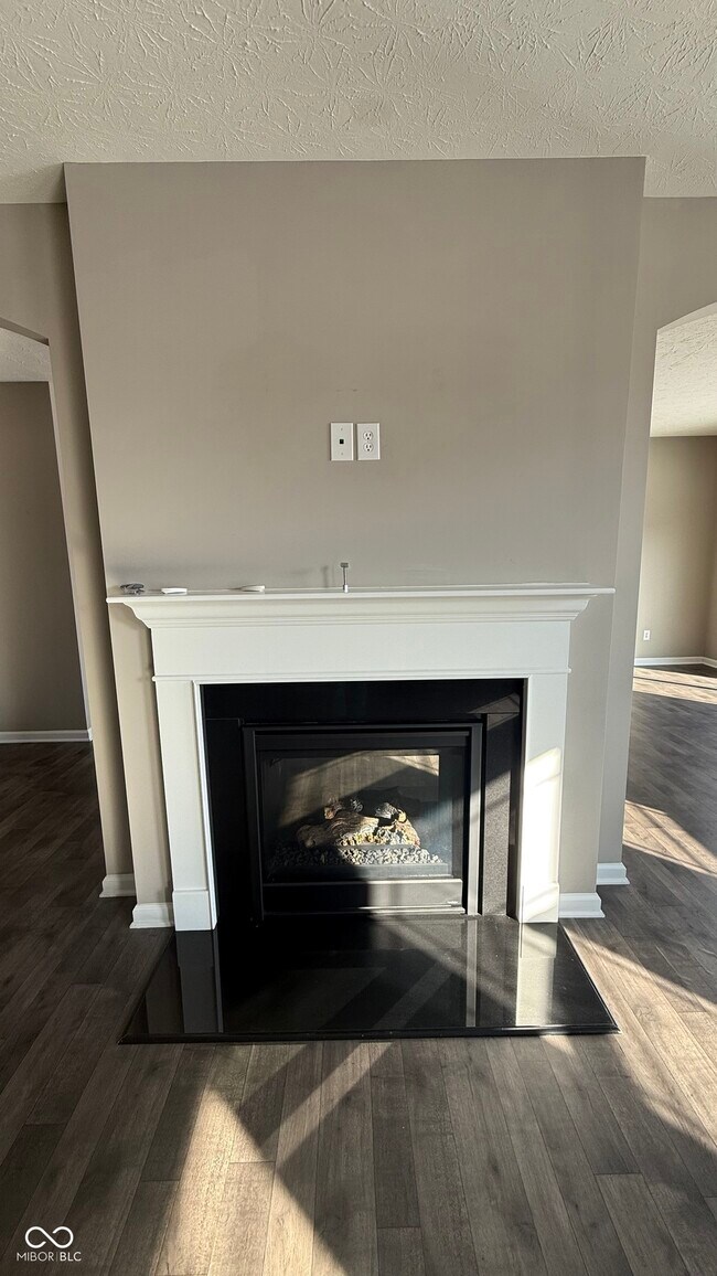 Building Photo - 6923 Bryant Pl