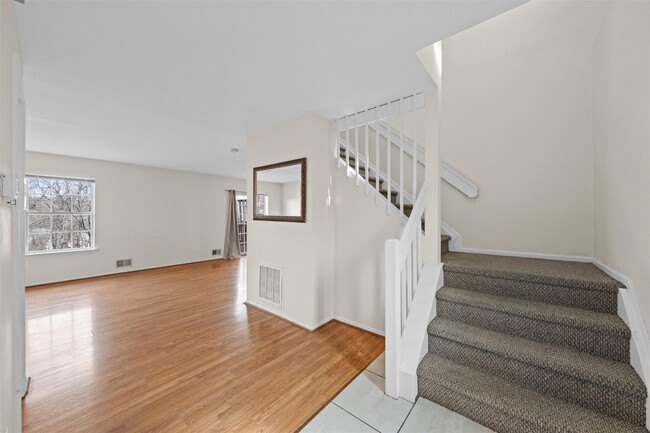 Building Photo - 4 Woodbine Dr