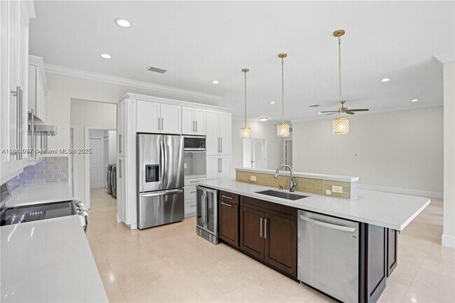 Building Photo - 720 Cypress Pointe Dr W