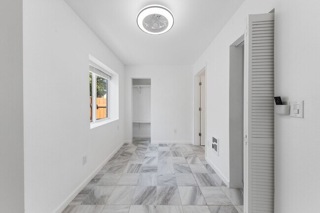 Building Photo - Updated Duplex