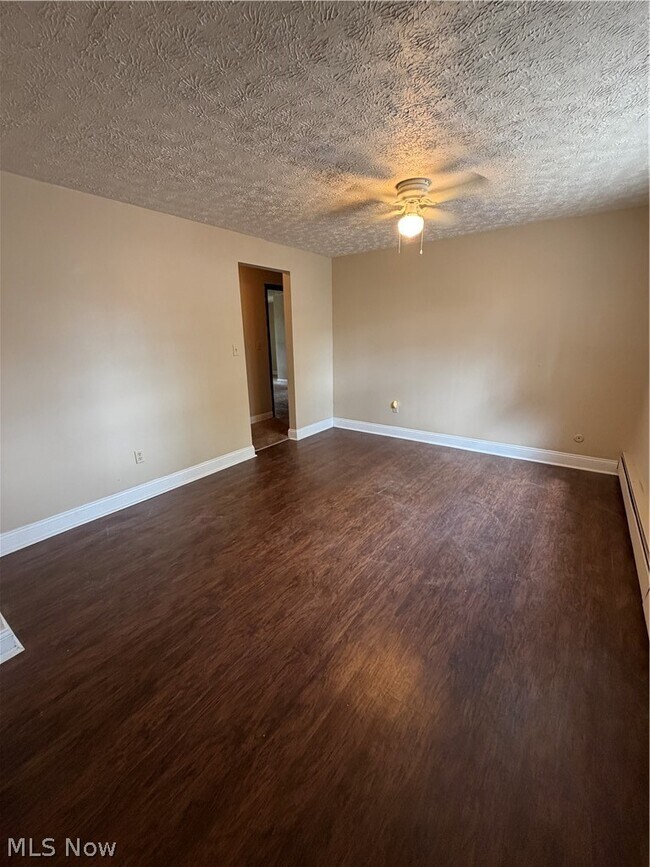 Building Photo - 21 Wayne St SE