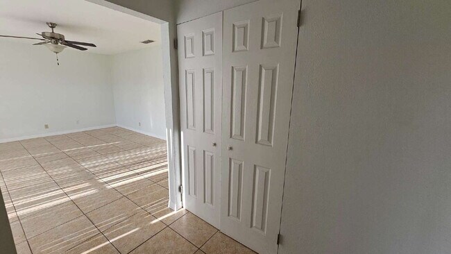 Building Photo - 3 Bedroom Pool Home in North Port - Rent I...