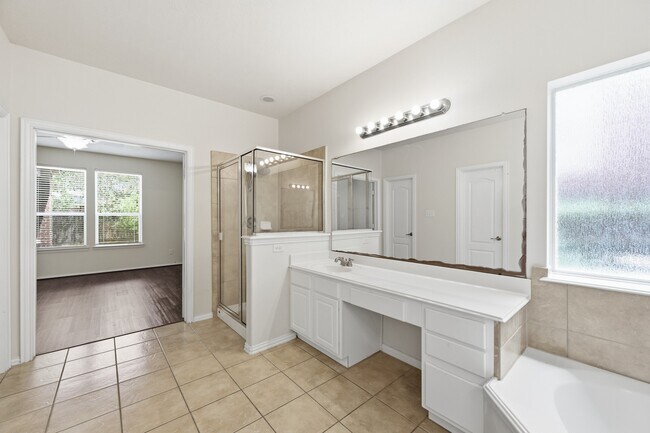 Building Photo - 2117 Rushing Spring Dr