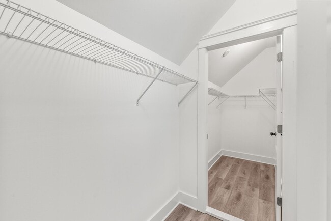 Building Photo - Beautiful Home with a Backyard Deck in Bid...
