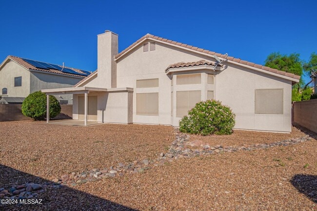 Building Photo - 638 S Sierra Nevada Dr