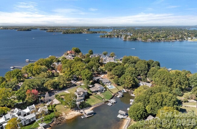 Building Photo - 18026 Whispering Oaks Dr