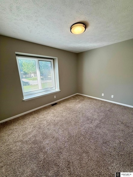 Building Photo - 2902 Blackhawk Dr