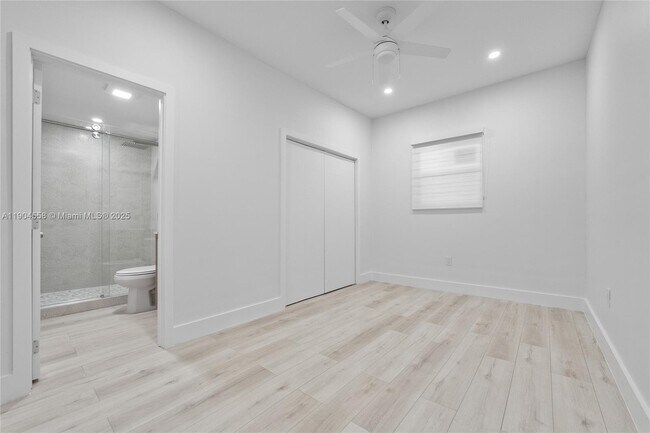 Building Photo - 129 SW 9th Ave