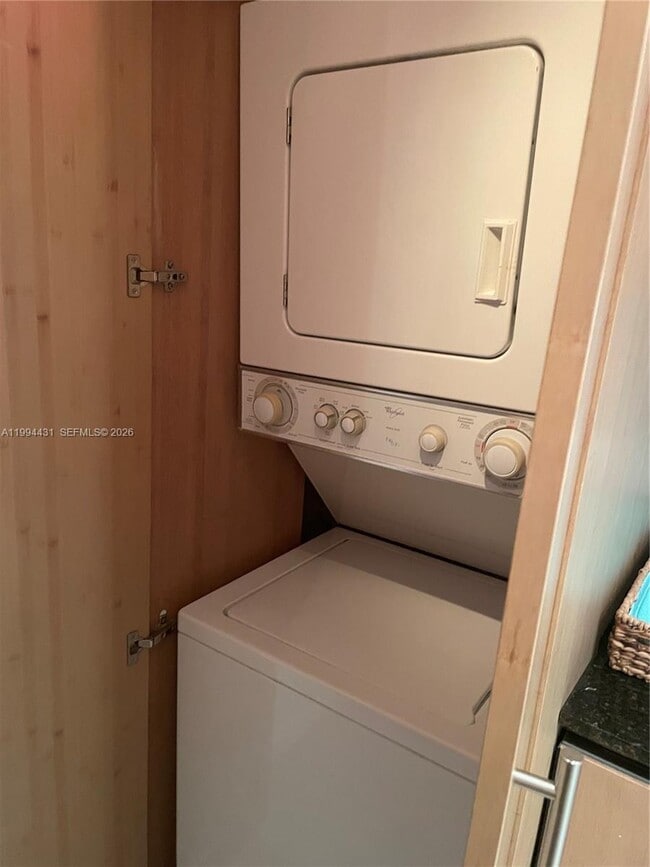 Building Photo - 10275 Collins Ave