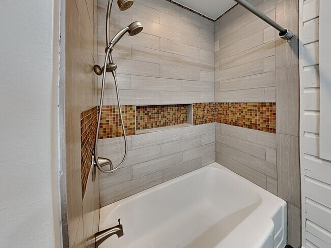 Building Photo - 8902 Redondo Dr