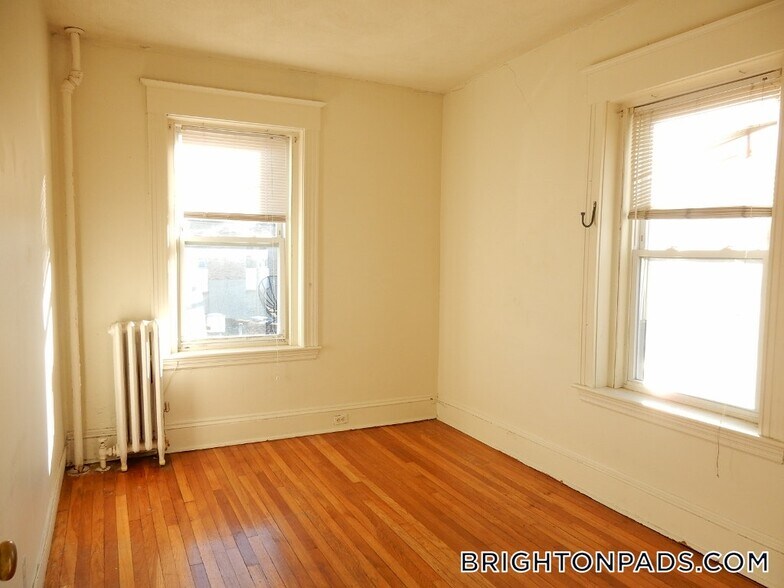Building Photo - 134 Englewood Ave