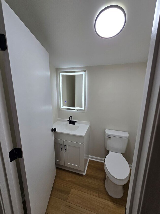 Building Photo - Renovated Home 3 bedroom 1.5 bath with new...