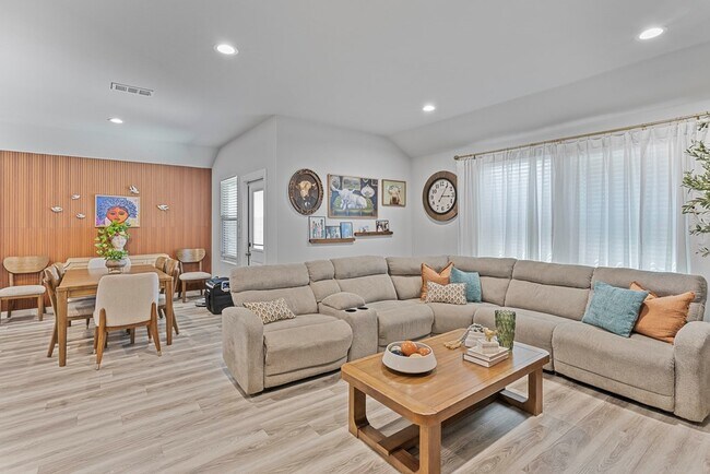 Building Photo - 7710 Purple Vitex Rd