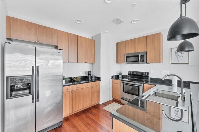 Building Photo - 525 E Jackson St